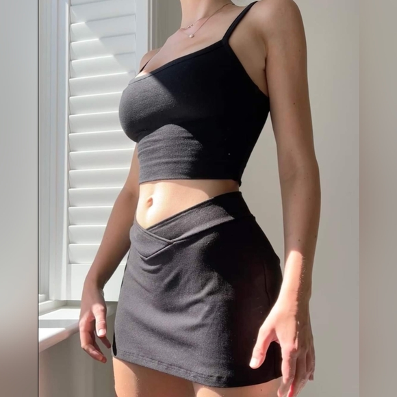AYM Studio V-front mini skirt with built-in shorts, Black, Size Medium, NWT - Picture 1 of 4